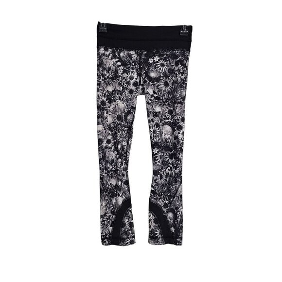 Women's - Lululemon Run: Inspire Crop II All Luxtreme Floral Leggings, Size 2 - Picture 2 of 7